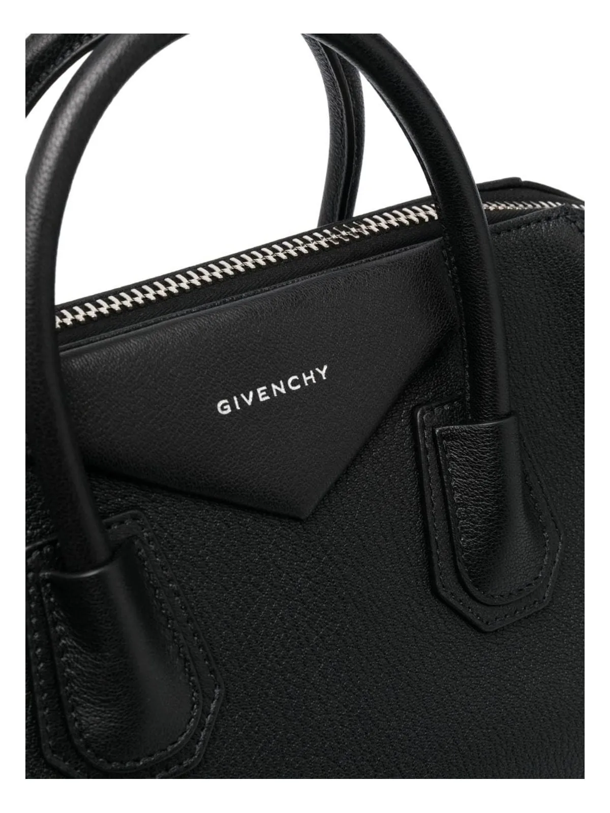 Antigona Medium Leather Handbag